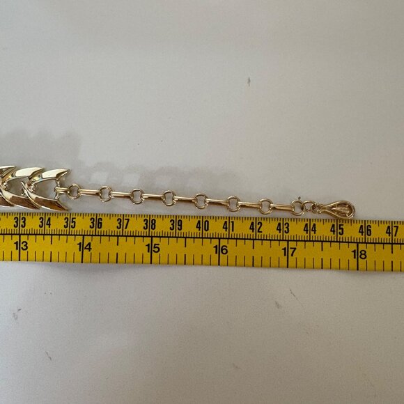 Vintage Coro Gold Tone Chevron Link Necklace Signed Classic Choker Jewelry - Picture 4 of 8